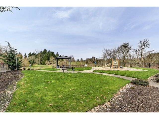 898 N 18TH Ave, Cornelius, OR 97113