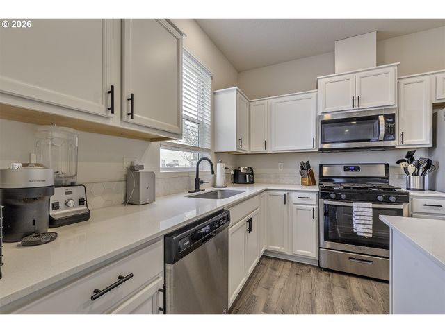 898 N 18TH Ave, Cornelius, OR 97113