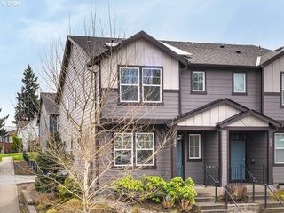 898 N 18TH Ave, Cornelius, OR 97113