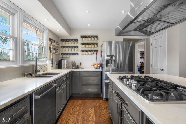 4103 Ridgeway Avenue, Columbus, IN 47203