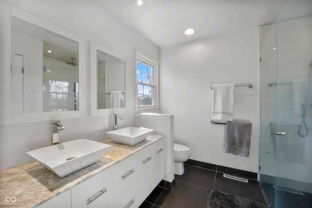 4103 Ridgeway Avenue, Columbus, IN 47203