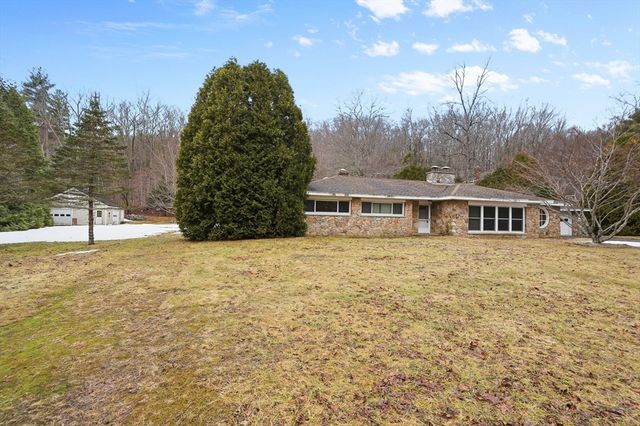30 Bond Rd, Charlton, MA 01507