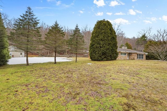 30 Bond Rd, Charlton, MA 01507