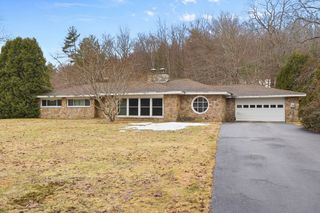 30 Bond Rd, Charlton, MA 01507