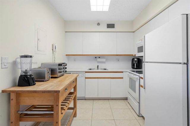 3400 NE 192 Street 1810, Aventura, FL 33180