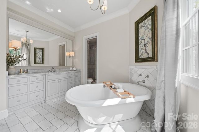 834 9th Avenue NW, Hickory, NC 28601