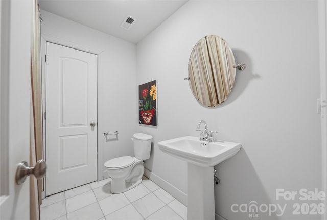 834 9th Avenue NW, Hickory, NC 28601