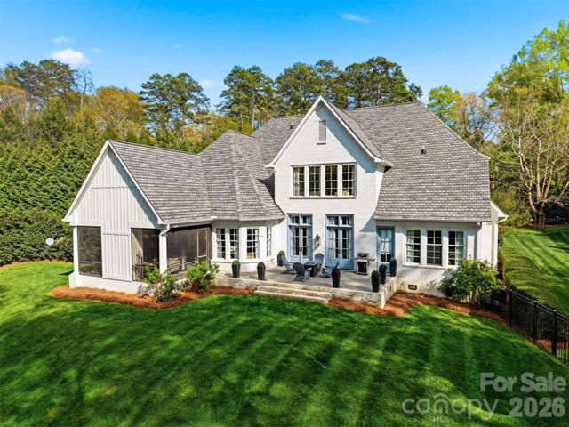 834 9th Avenue NW, Hickory, NC 28601