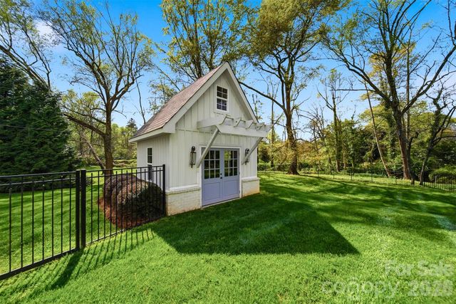 834 9th Avenue NW, Hickory, NC 28601