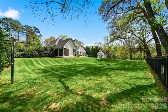 834 9th Avenue NW, Hickory, NC 28601