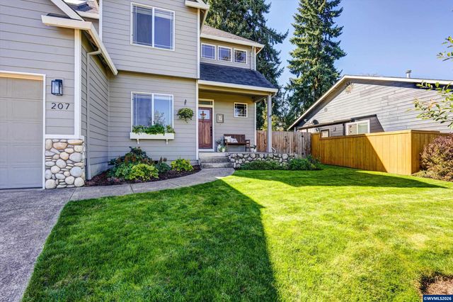 207 Sweden Cir, Silverton, OR 97381