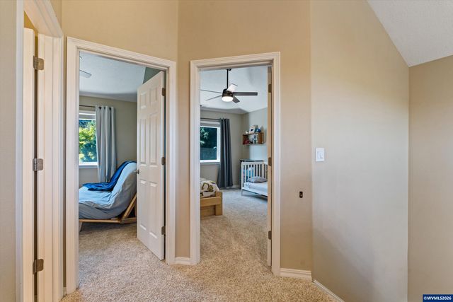207 Sweden Cir, Silverton, OR 97381