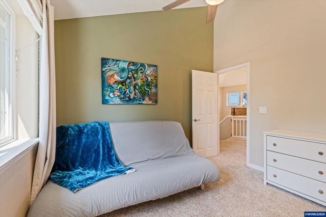 207 Sweden Cir, Silverton, OR 97381