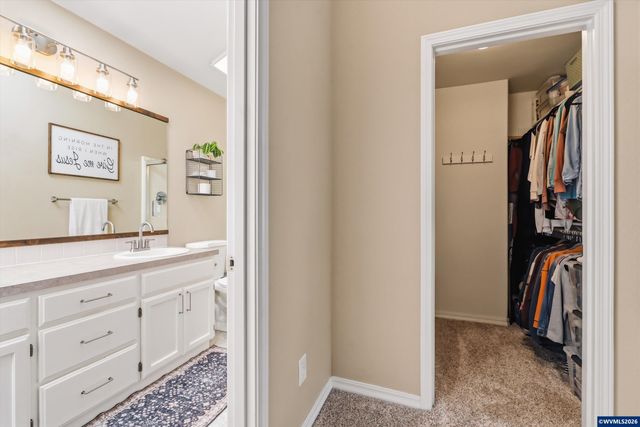 207 Sweden Cir, Silverton, OR 97381