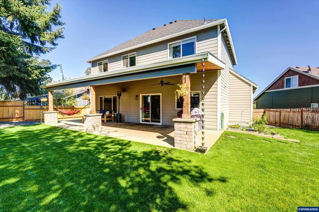 207 Sweden Cir, Silverton, OR 97381