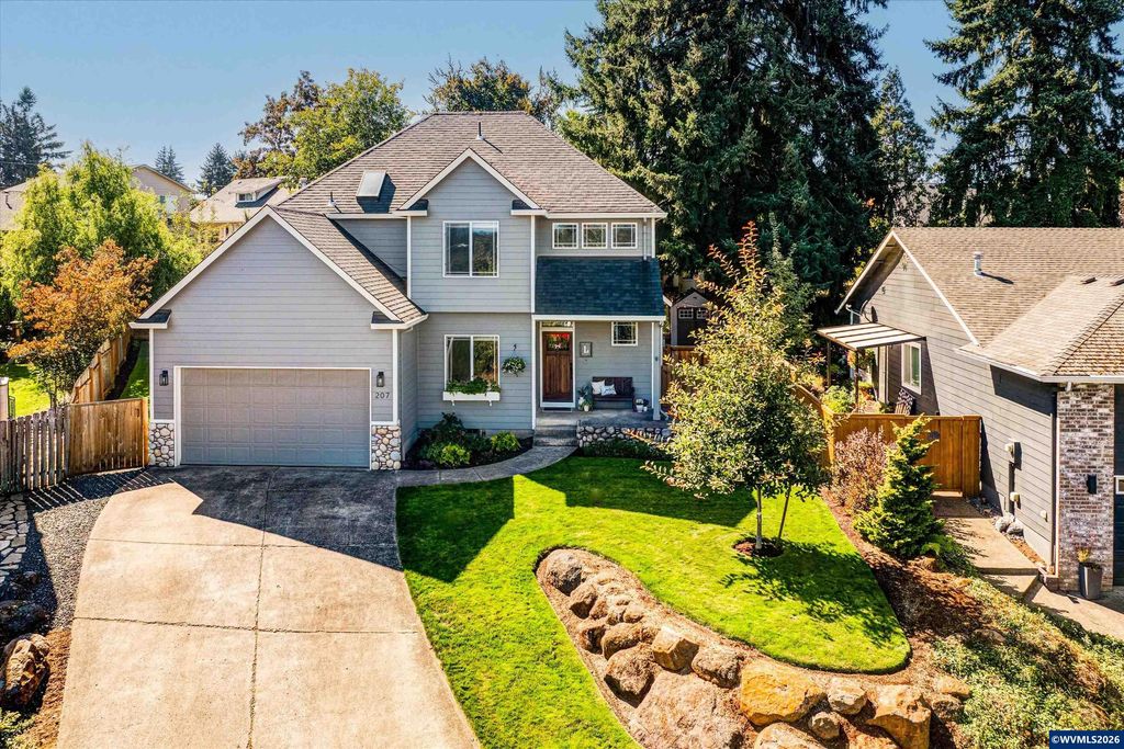207 Sweden Cir, Silverton, OR 97381