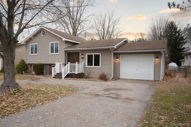 758 South Boulevard W, Rochester Hills, MI 48307