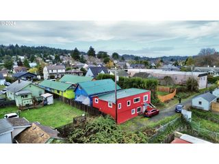 1032 S 4TH St, Coos Bay, OR 97420