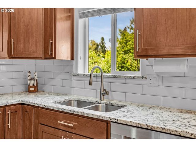 1149 DAHLIA St, Woodburn, OR 97071