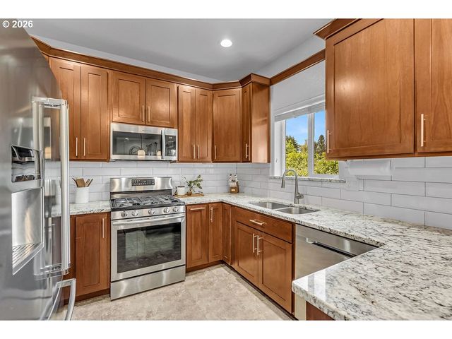 1149 DAHLIA St, Woodburn, OR 97071