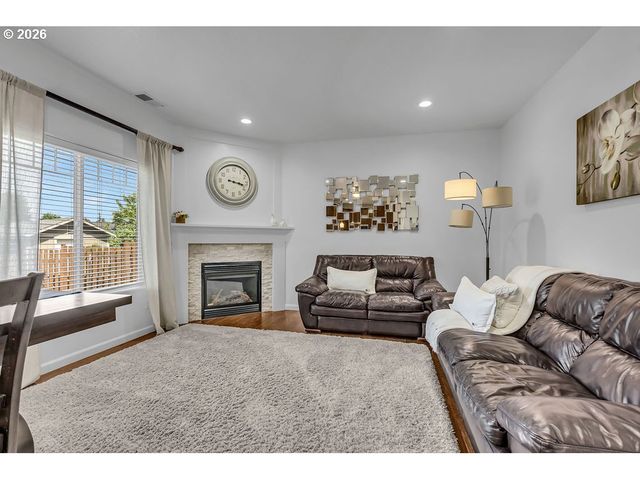 1149 DAHLIA St, Woodburn, OR 97071