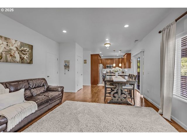 1149 DAHLIA St, Woodburn, OR 97071