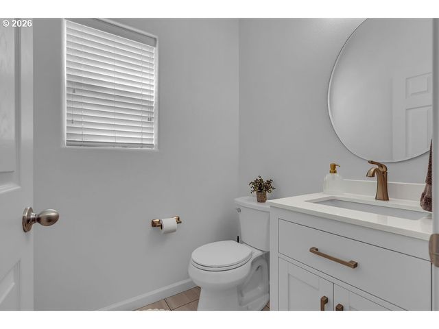 1149 DAHLIA St, Woodburn, OR 97071