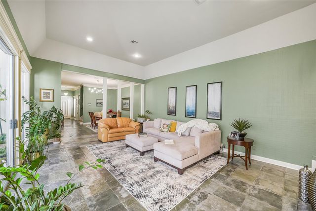 9340 Briar Forest, Houston, TX 77063