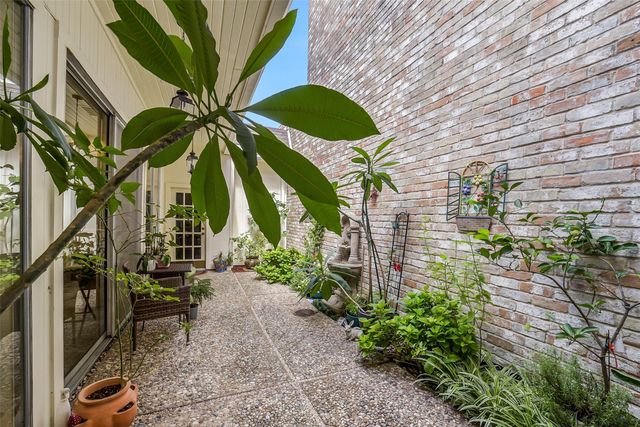 9340 Briar Forest, Houston, TX 77063