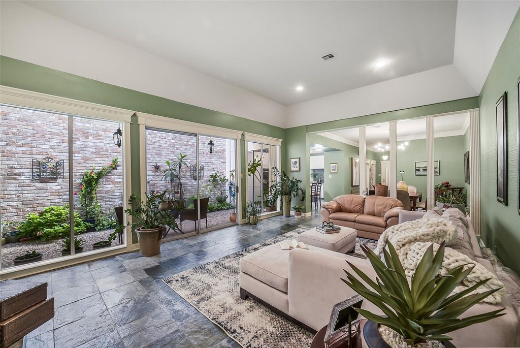 9340 Briar Forest, Houston, TX 77063