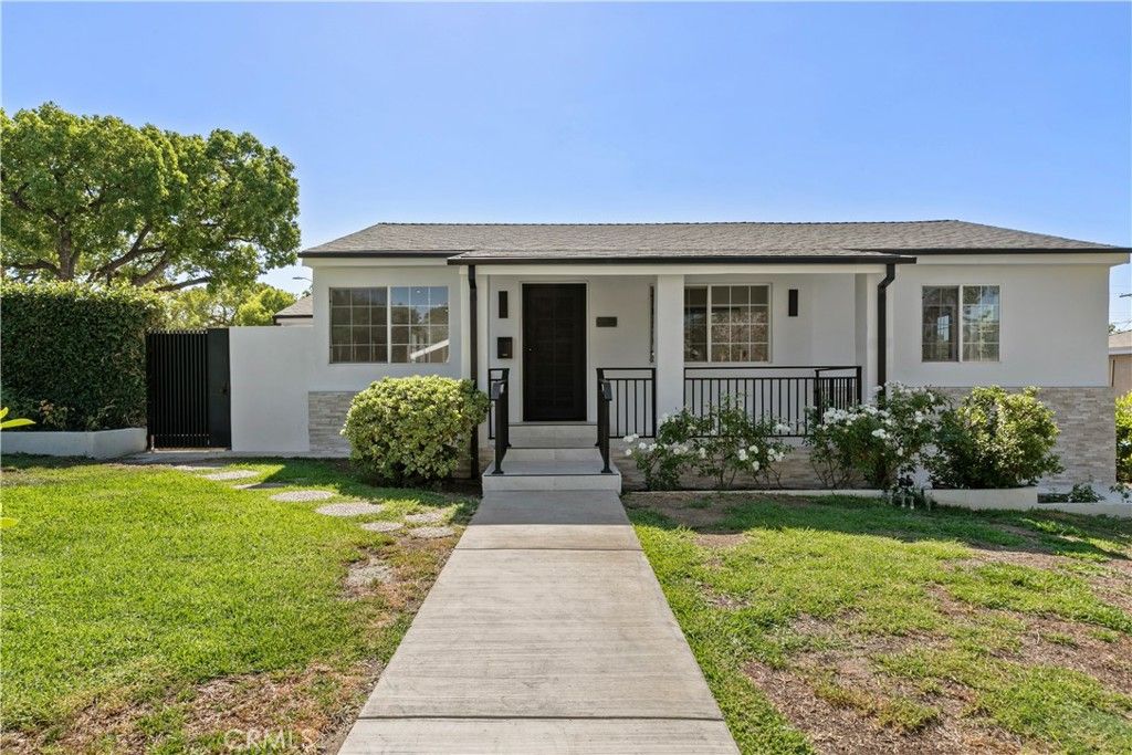 Image 1 of property listing at 536 Hampton Road, Burbank, CA 91504