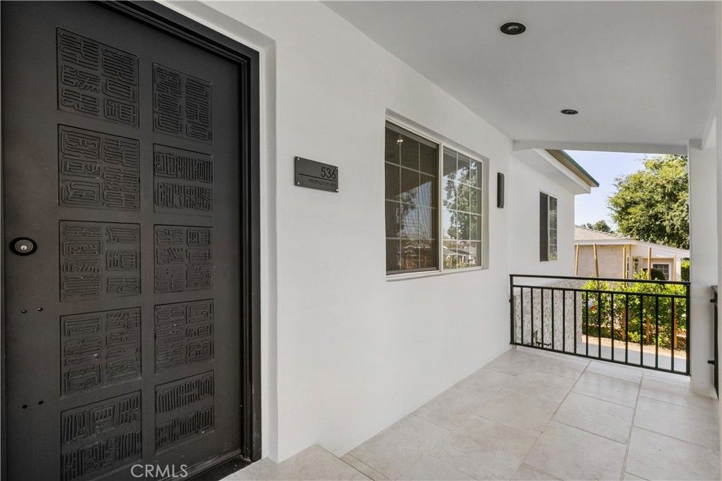 Image 11 of property listing at 536 Hampton Road, Burbank, CA 91504