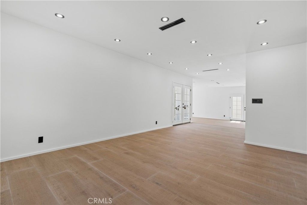 Image 13 of property listing at 536 Hampton Road, Burbank, CA 91504