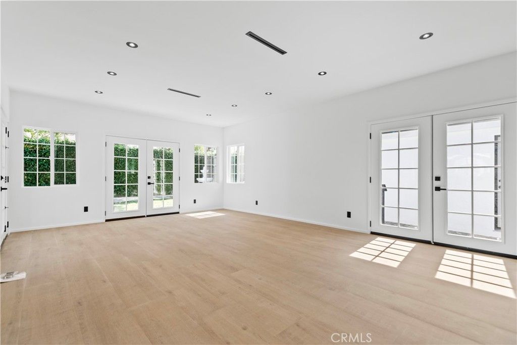Image 16 of property listing at 536 Hampton Road, Burbank, CA 91504