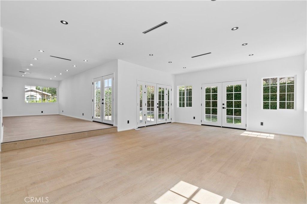 Image 17 of property listing at 536 Hampton Road, Burbank, CA 91504