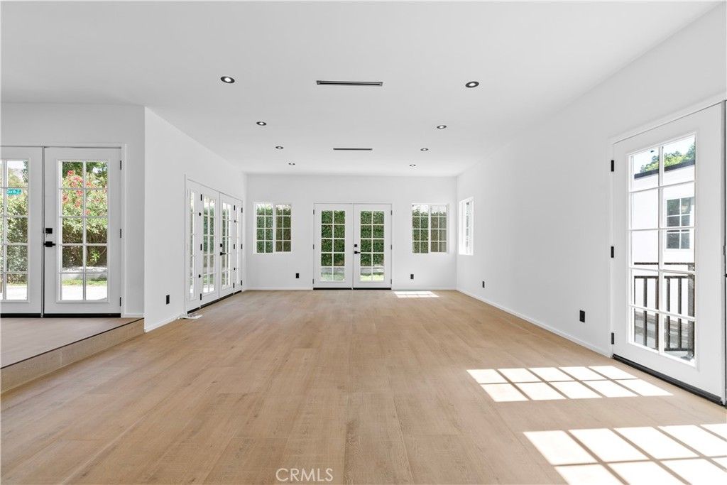 Image 18 of property listing at 536 Hampton Road, Burbank, CA 91504