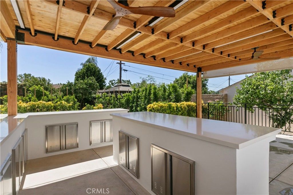 Image 2 of property listing at 536 Hampton Road, Burbank, CA 91504