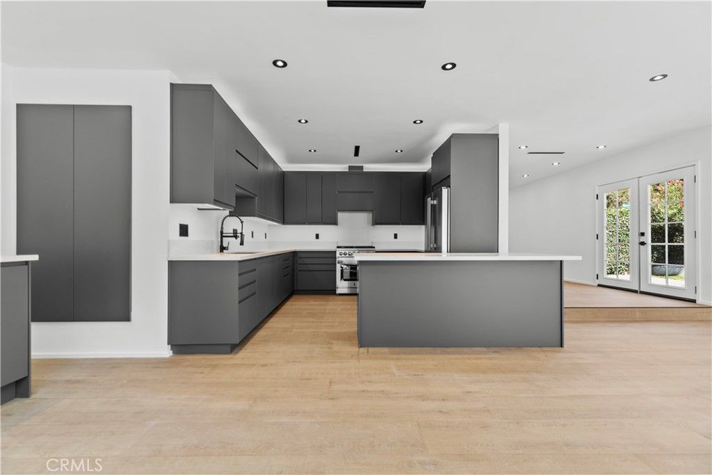 Image 21 of property listing at 536 Hampton Road, Burbank, CA 91504