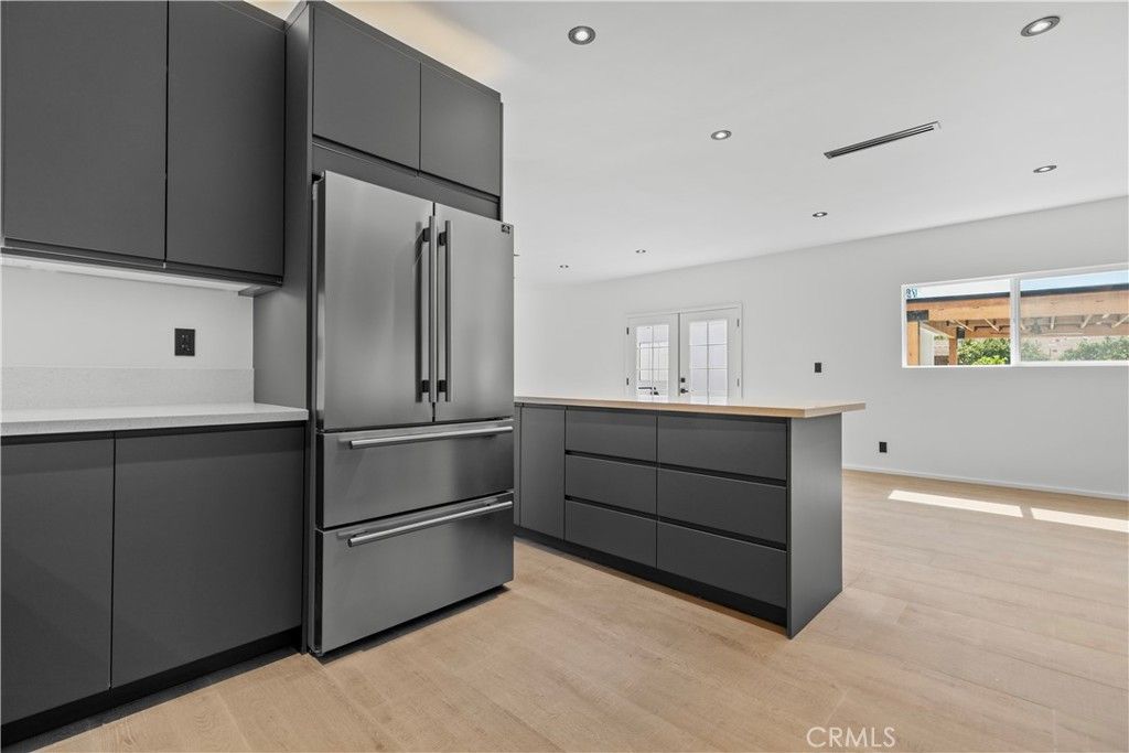 Image 24 of property listing at 536 Hampton Road, Burbank, CA 91504