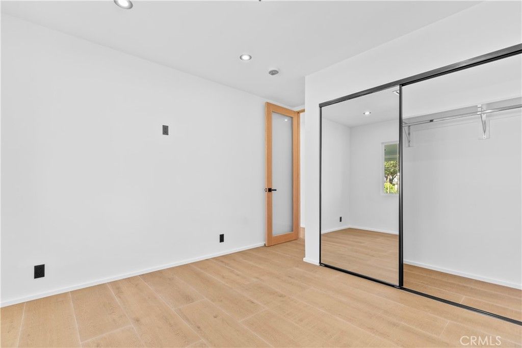 Image 28 of property listing at 536 Hampton Road, Burbank, CA 91504