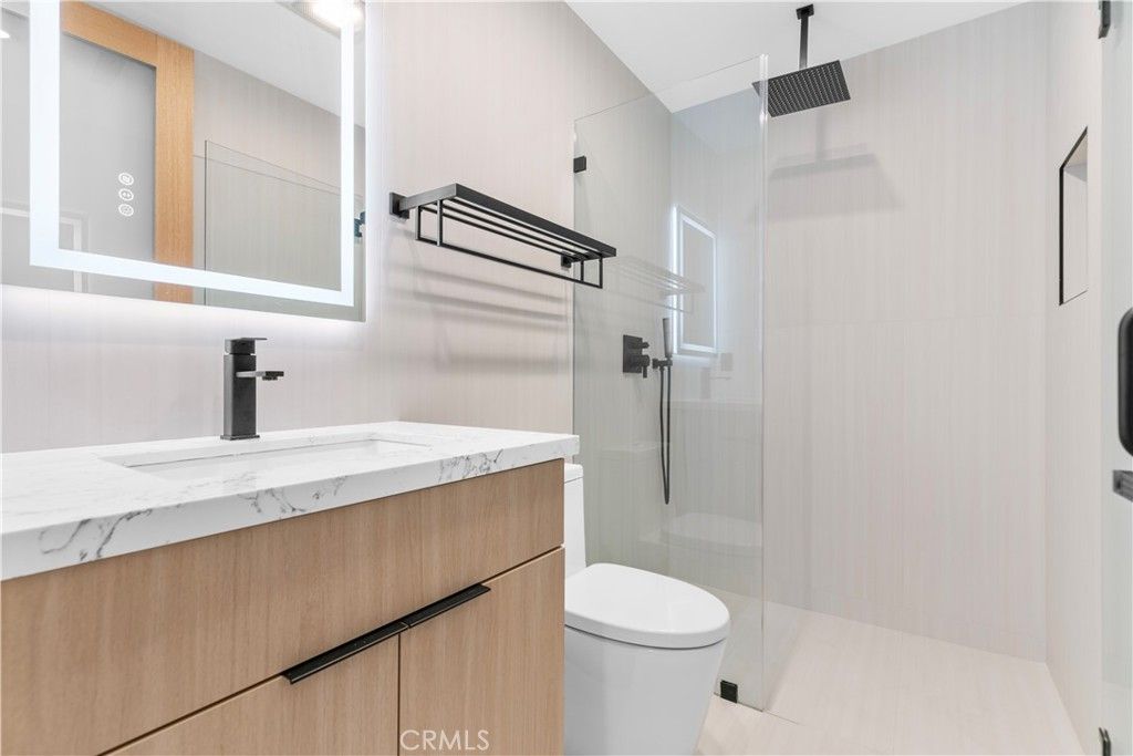 Image 29 of property listing at 536 Hampton Road, Burbank, CA 91504