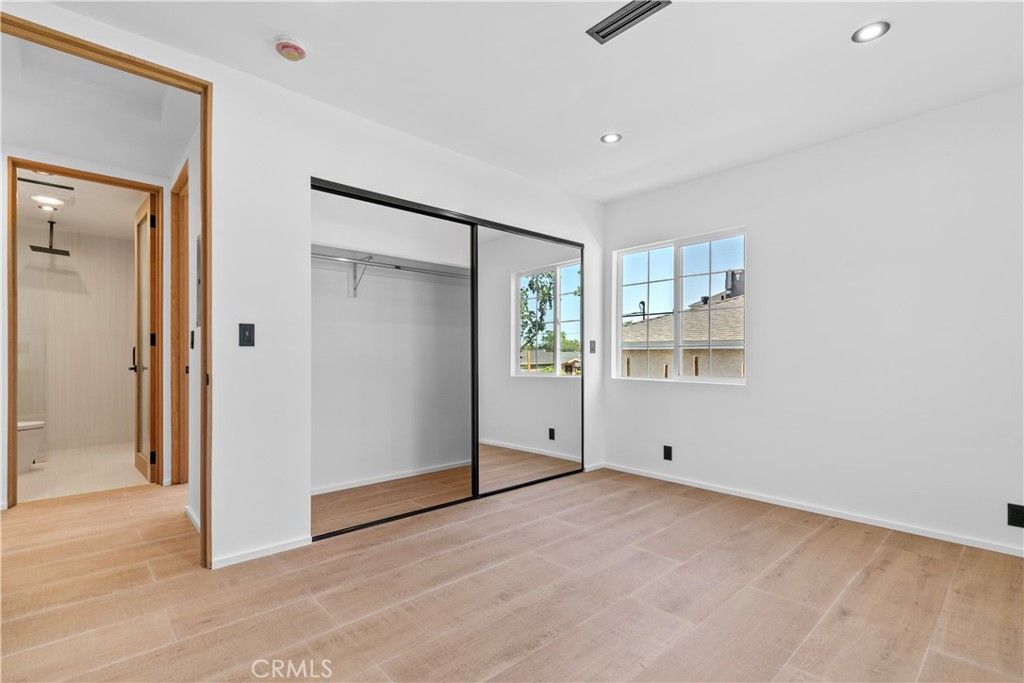Image 31 of property listing at 536 Hampton Road, Burbank, CA 91504