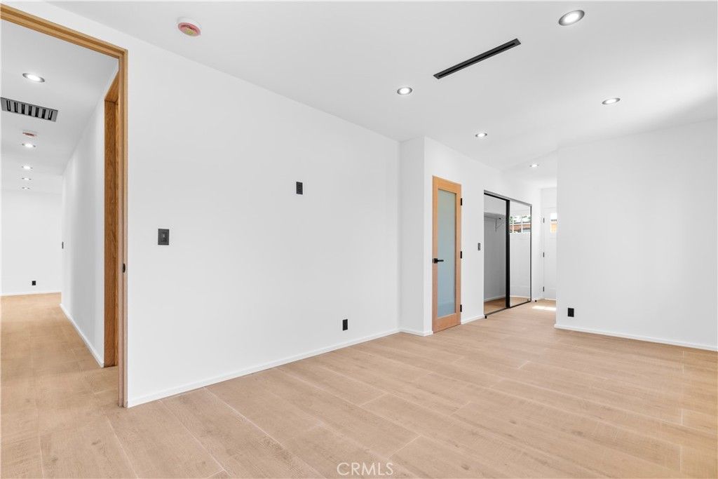 Image 33 of property listing at 536 Hampton Road, Burbank, CA 91504