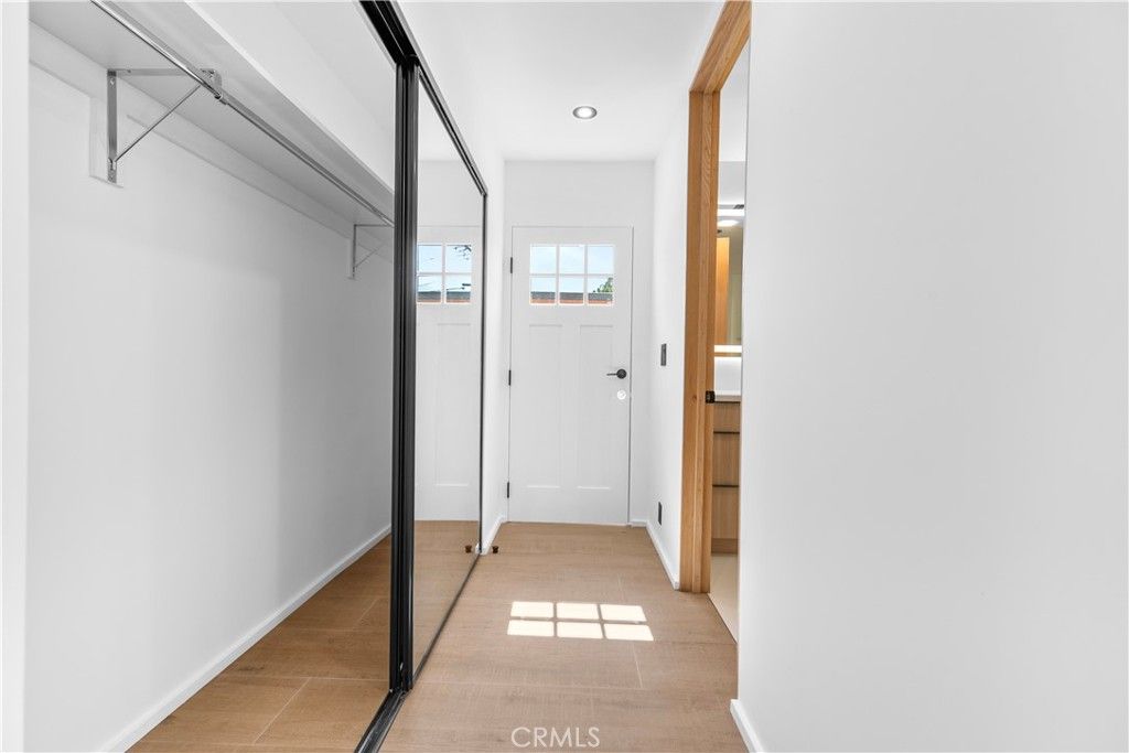 Image 34 of property listing at 536 Hampton Road, Burbank, CA 91504