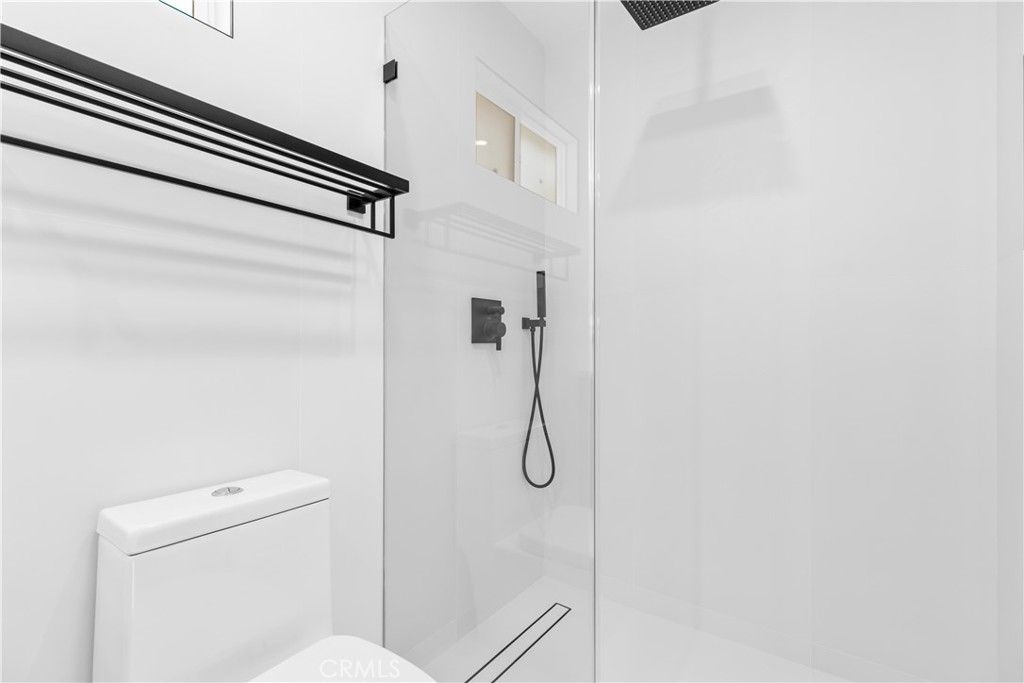 Image 38 of property listing at 536 Hampton Road, Burbank, CA 91504