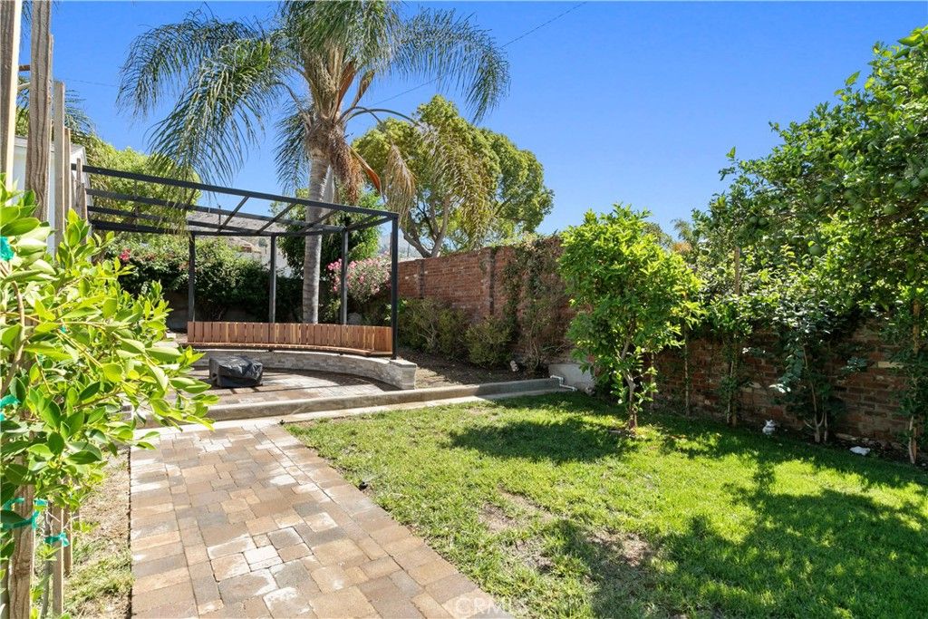 Image 4 of property listing at 536 Hampton Road, Burbank, CA 91504