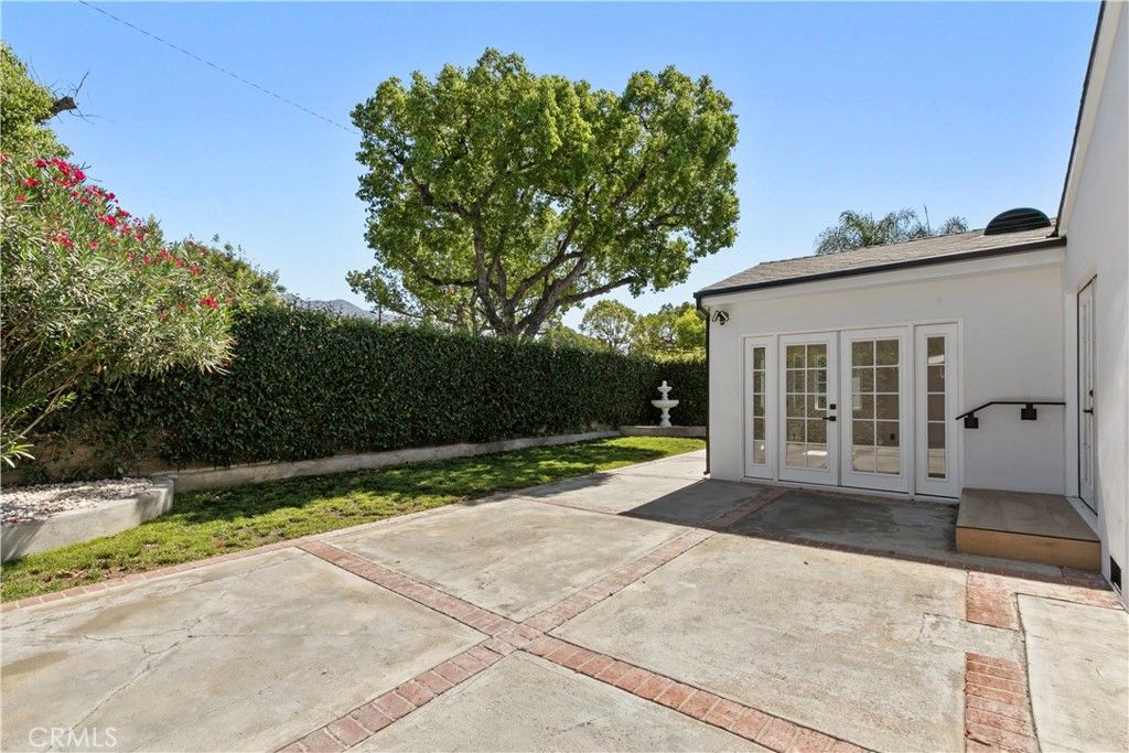 Image 40 of property listing at 536 Hampton Road, Burbank, CA 91504