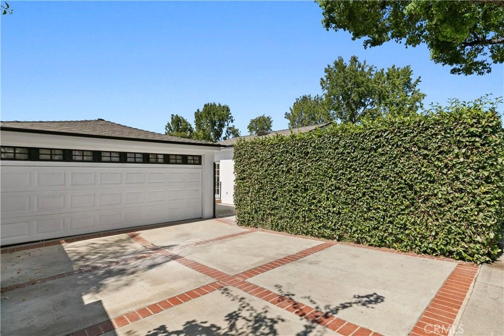 Image 43 of property listing at 536 Hampton Road, Burbank, CA 91504