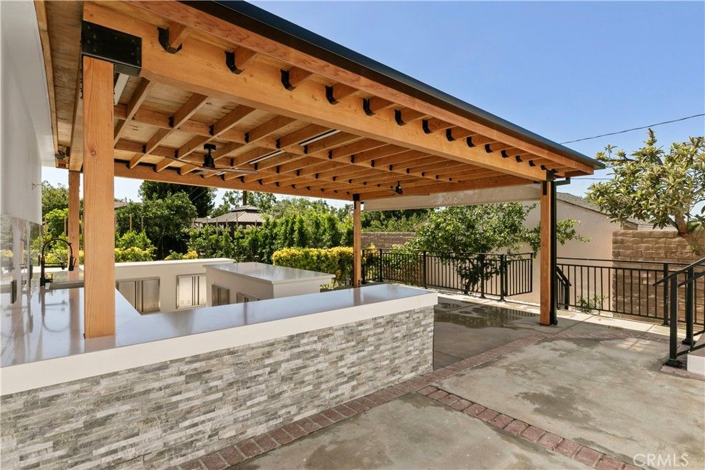 Image 44 of property listing at 536 Hampton Road, Burbank, CA 91504