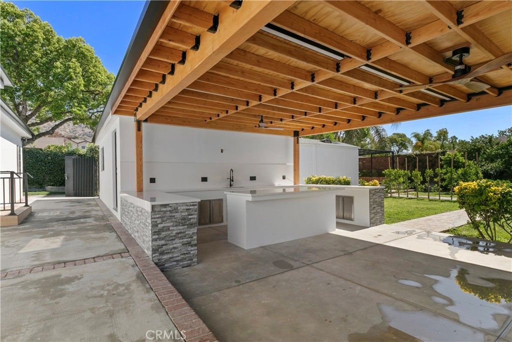 Image 45 of property listing at 536 Hampton Road, Burbank, CA 91504